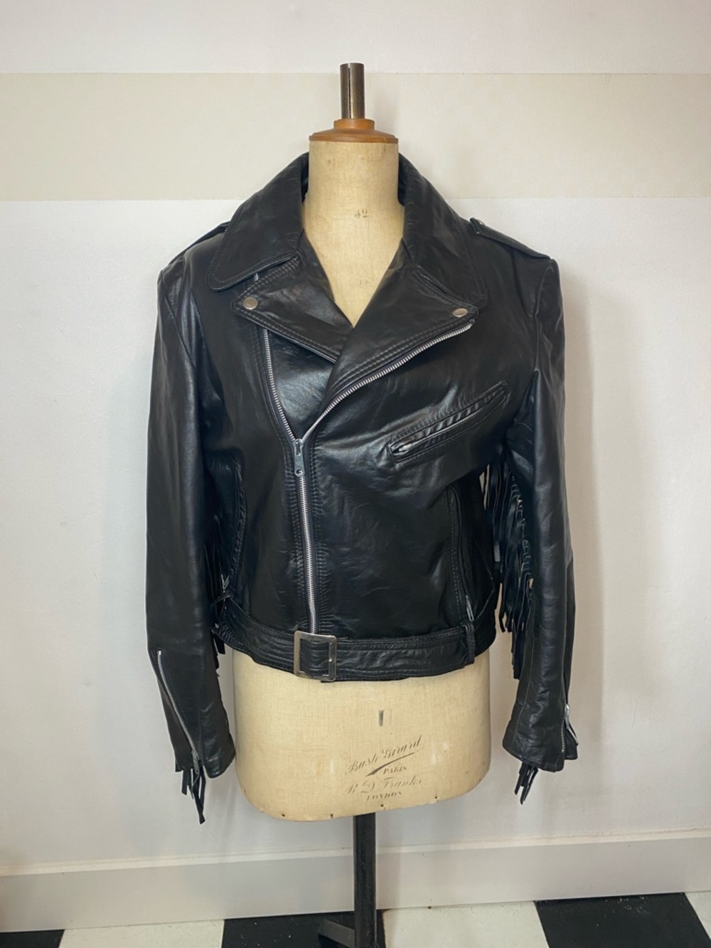 Vintage Black Leather Fringe Moto 80’s 90’s Cropped Biker Style-Western
Unisex
